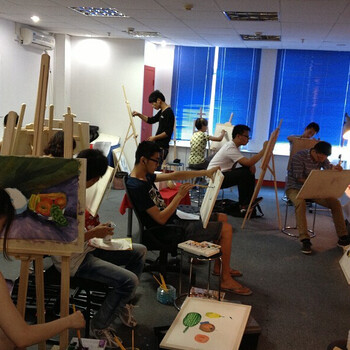 上海美术培训、让您在手把手教学中真正掌握对美的认知