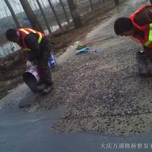 新疆自流平水泥厂家新疆自流平水泥价格