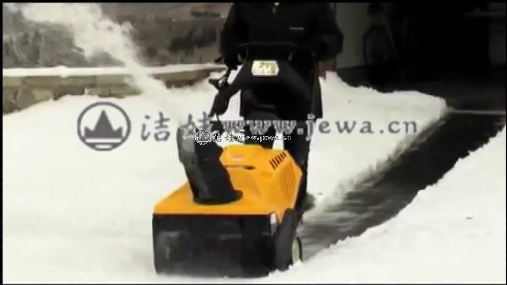 不同的扫雪机用天不同的路面，北京洁娃橡胶刮板式小型扫雪机STM221