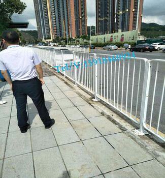 订购港式护栏价格优惠虎门市政围栏图片江门道路护栏的防眩标志