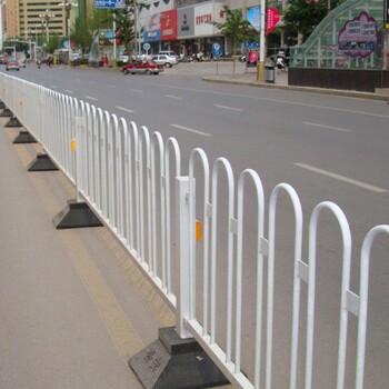梅州PVC护栏生产厂家pvc浸塑电焊网用于道路隔栅搭建