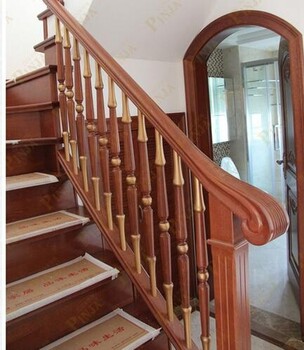 实木整梁楼梯厂家制作新式异型楼梯立柱款式别墅扶手头楼梯