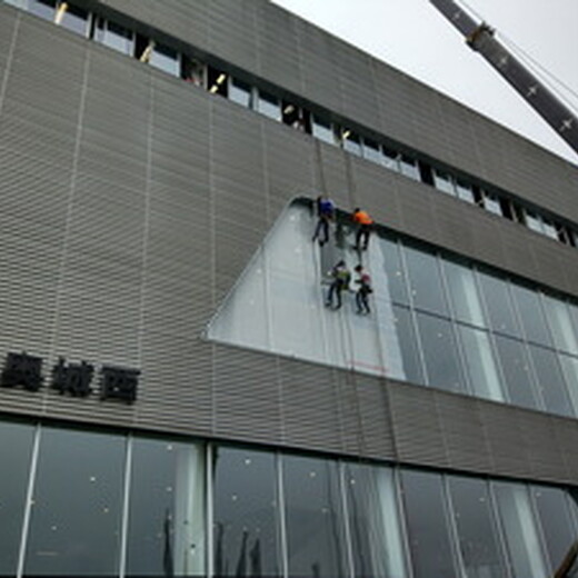 芜湖玻璃幕墙拆除-芜湖楼顶钢结构广告牌拆除——拆除注意事项