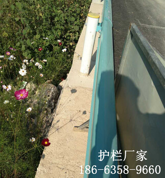 國(guó)標(biāo)護(hù)欄板熱鍍鋅鋅層波紋護(hù)欄報(bào)價(jià)