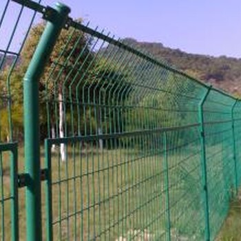 鸿粤绿色框架护栏/现货绿化带防爬网/网片护栏厂家