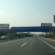 青威高速烟台段跨线桥广告牌