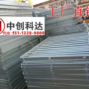 深圳道路護(hù)欄造型優(yōu)美，安裝簡(jiǎn)單方便