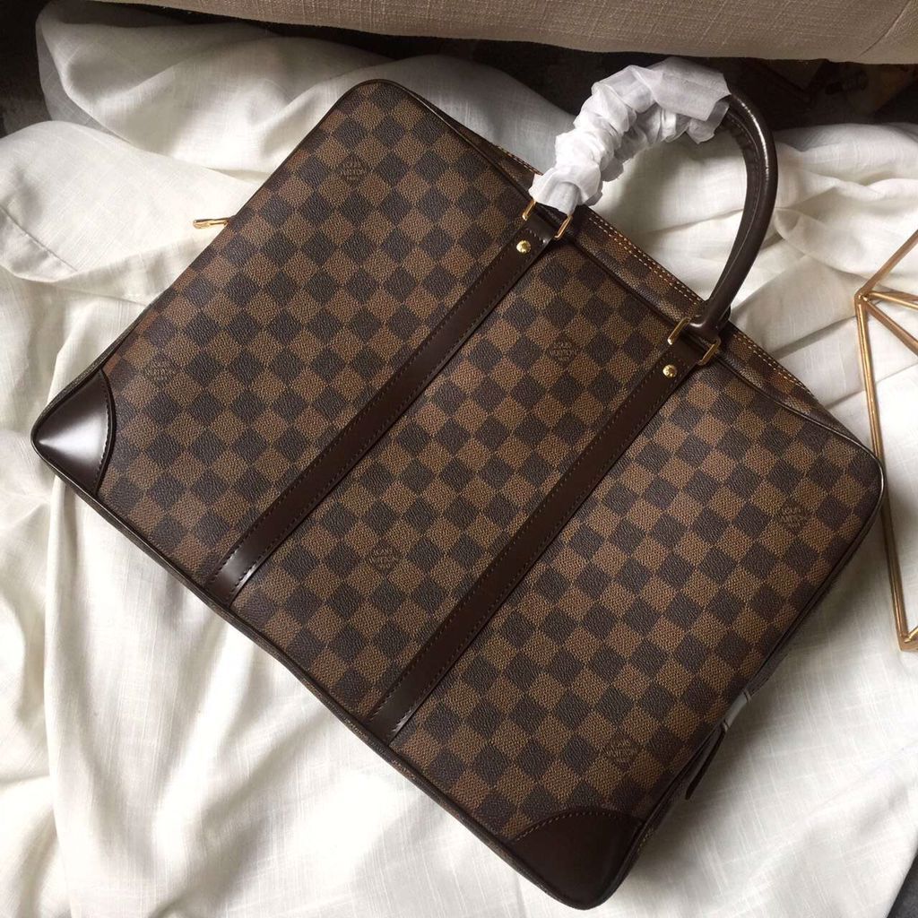 新包 | Louis Vuitton 上市男士浅灰色调包款：Monogram Eclipse Reverse 反色帆布 - iBag · 包包