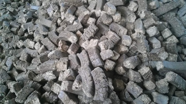 三门峡秸秆颗粒多少钱一吨-不让烧煤怎么取暖