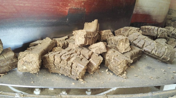 黎城县秸秆压块多少钱一吨纯木屑