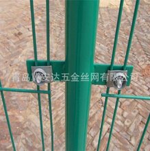 青岛供应三角折弯护栏网桃形立柱护栏网现货小区绿化园林防护网支持定做图片