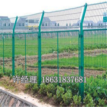 供應(yīng)公路隔離護(hù)欄網(wǎng)-帶框圍欄網(wǎng)-金屬護(hù)欄網(wǎng)廠家批發(fā)