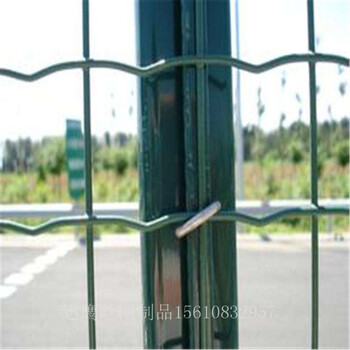 波浪型防護(hù)網(wǎng)，綠色鐵絲養(yǎng)殖網(wǎng)，襄陽(yáng)養(yǎng)殖網(wǎng)生產(chǎn)廠家