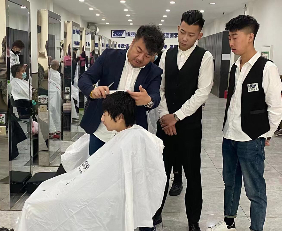 AG尊龙凯时- 尊龙凯时官方网站- 尊龙凯时APP下载【幸福自贡“一刻”圈】“在家门口就能满足生活刚需”——锦城社区“一刻钟便民生活圈”见闻