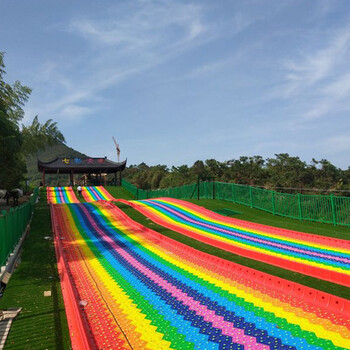 人造草坪生产塑料草皮铺盖彩虹滑板安装场地整体打包