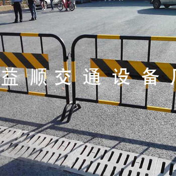 盐田市政道路铁马护栏,隔离防护栏生产厂家,大鹏隔离防护栏批发采购