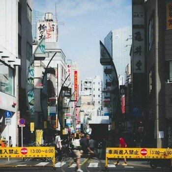 青岛进口大型机械设备清关，青岛进出口设备订舱报关代理