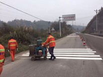 郑州道路防滑施工，郑州道路彩色划线，郑州道路热熔标线，郑州道路标线施工图片0