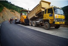 郑州中牟沥青拌合公司道路铺沥青，彩色沥青道路安全可靠图片4