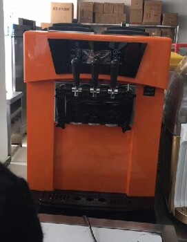陽泉可樂機(jī)冰激凌機(jī)陽泉飲料設(shè)備出售