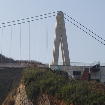 常州市龙凤谷生态旅游发展有限公司在凤凰山建设玻璃观光桥+龙凤谷玻璃桥