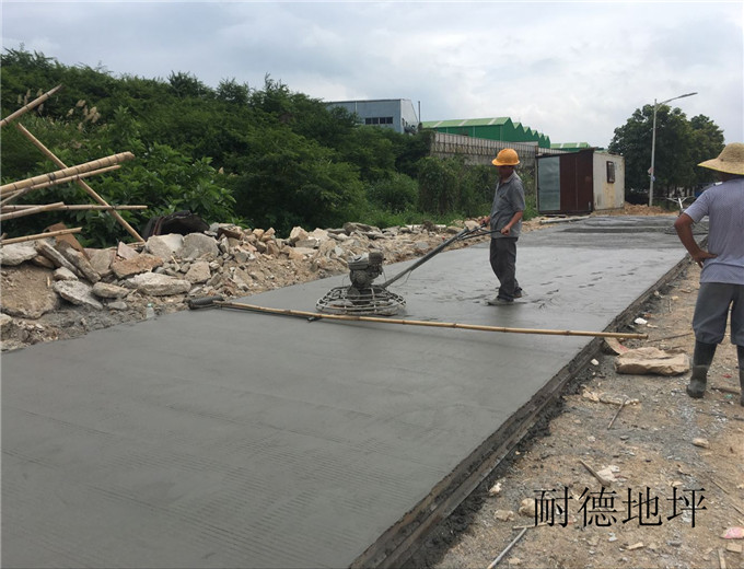 东莞混凝土路面水泥地施工队图片