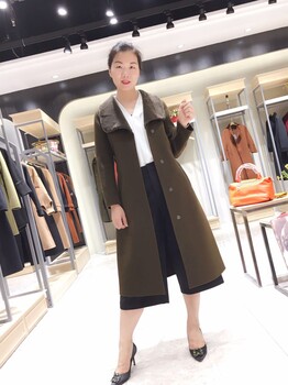 駱?gòu)迮侩p面羊絨大衣品牌女裝折扣批發(fā)一手貨源