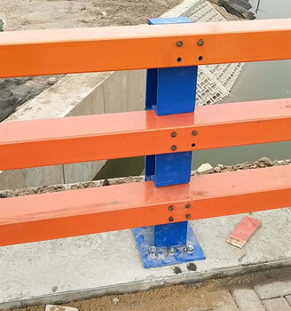 湖北橋梁鋼護欄_橋梁防撞護欄_河道橋梁護欄_橋梁護欄生產(chǎn)廠家