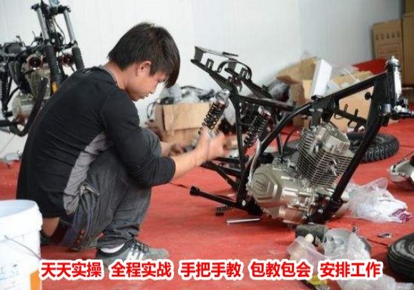 河南摩托车维修培训学校浅谈踏板车脚启动齿轮安装
