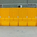 施工注水高欄圍擋塑料門板大水馬安全防護(hù)隔離墻市政圍擋防撞