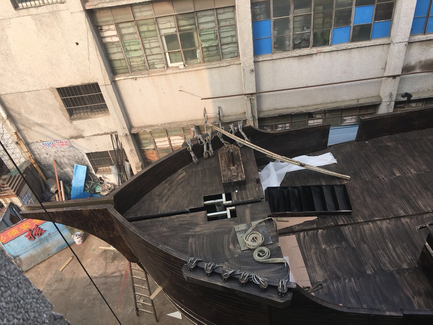 万源市户外海盗装饰防腐木船制造商仿古战船帆船模型规格参考