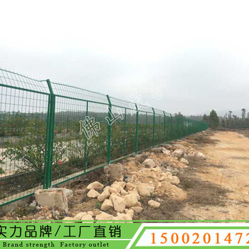 公路铁丝网围栏坡头绿化带隔离网湛江桃型柱护栏现货厂家