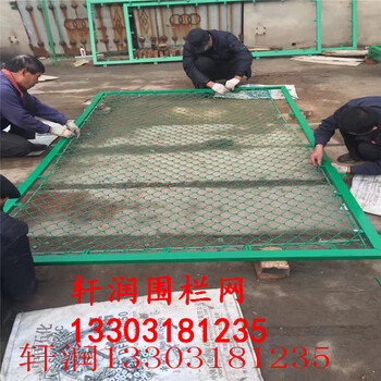 體育場(chǎng)圍網(wǎng)廠家與您一起關(guān)注中美貿(mào)易戰(zhàn)
