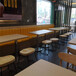黔西縣快餐廳家具定制木桶飯粉面店靠墻卡座桌凳組合