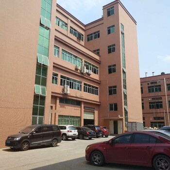 塘厦平山标准厂房3楼900平米出租，交通便利，可增容