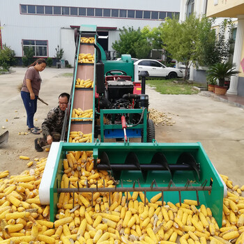 运城玉米脱粒机拖拉机大型打苞米机图片