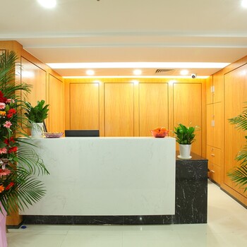 金光华广场服务式办公室出租，小型办公室可注册！