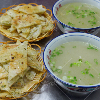 哪里的母鸡汤泡饼好吃西安小吃培训班告诉你