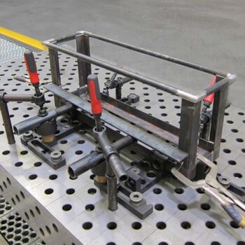 三维柔性焊接工装平台与铆焊平台之间的区别