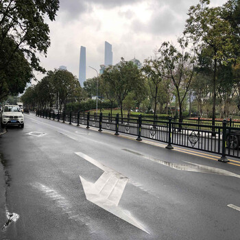 弧形安全交通隔離護(hù)欄規(guī)格廣州市政道路京式護(hù)欄廠家按圖加工
