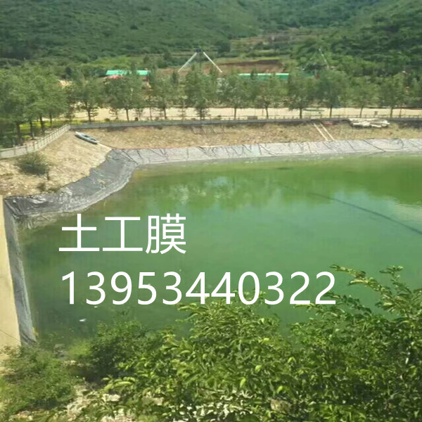 海东污水处理调节池土工膜铺设及施工