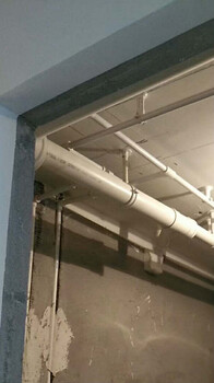 南开区老房厕所铁管更换塑料管，改立下水道