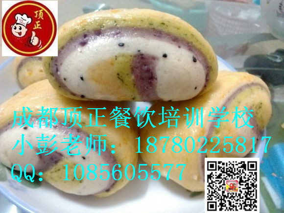 联系人:小彭老师 电话:187.8022.5817 QQ:108.560.5577 包子 馒头 花卷 饺子 彩色包子 彩色馒头 特色包点 哪里可以学彩色包子 哪里可以学特色包点 1. 南瓜蒸熟后用勺子压成泥; 2. 面粉里放入酵母粉,加入南瓜泥,揉成光滑的面团,让其发酵到两倍大. 3. 紫薯蒸熟后压成泥,紫薯泥太干要加水; 4.