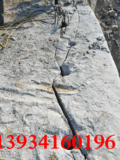 阿坝藏族羌族自治州坑基房屋拆除破比较硬岩石静态破石机