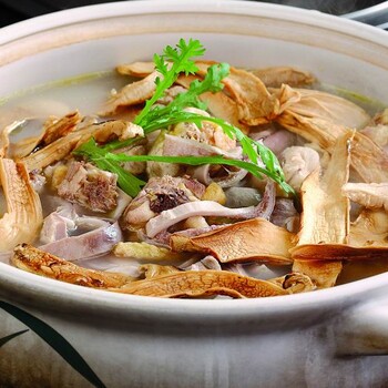 广州学餐饮猪肚鸡开店，胡椒猪肚鸡培训，汤底浓白口感好
