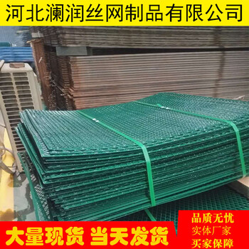 铁路防护栅栏加密网片哪里有卖的？防护栅栏加密网片哪里有卖的？