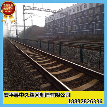 鐵絲護(hù)欄網(wǎng)生產(chǎn)廠家鐵路護(hù)欄隔離欄包塑鐵線公路鐵路護(hù)欄