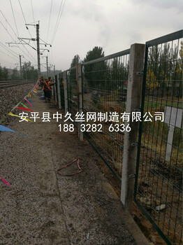 金屬網(wǎng)片防護(hù)柵欄公路鐵路浸塑護(hù)欄網(wǎng)