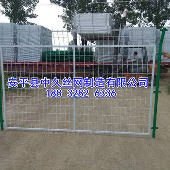 小區(qū)圍欄網(wǎng)桃形柱護(hù)欄網(wǎng)三角折彎隔離柵場(chǎng)地折彎護(hù)欄網(wǎng)