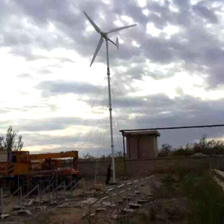 商河草原安装风力发电太阳能发系统30kw220v风力发电机